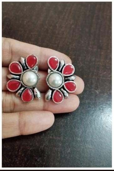 Half flower pattern stud
