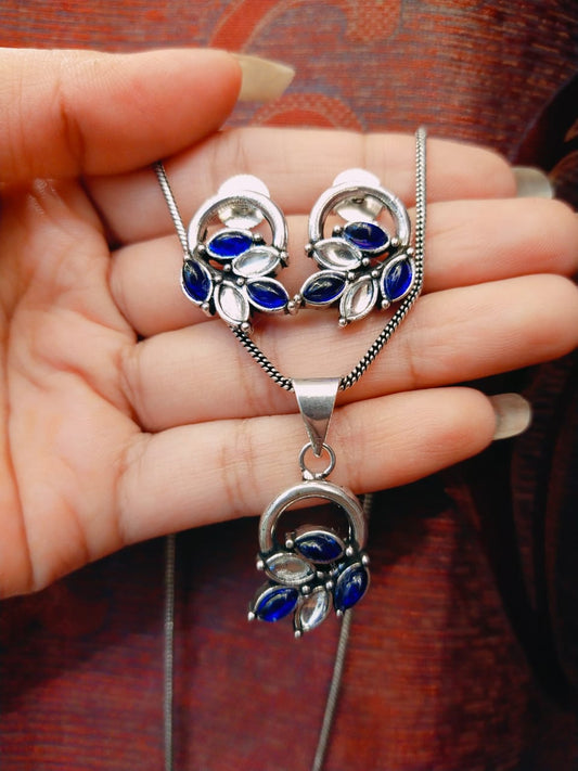 Pendant set