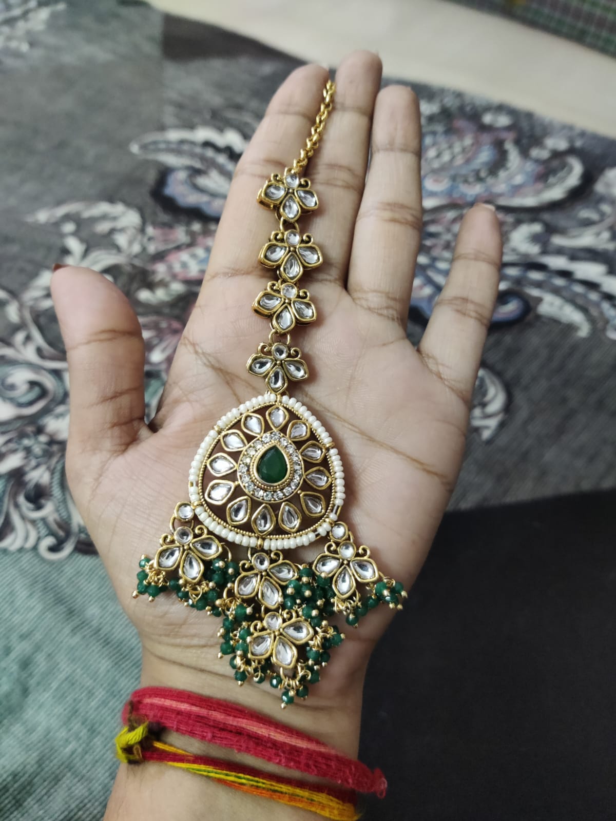 Beautiful earrings set with maang tikka.