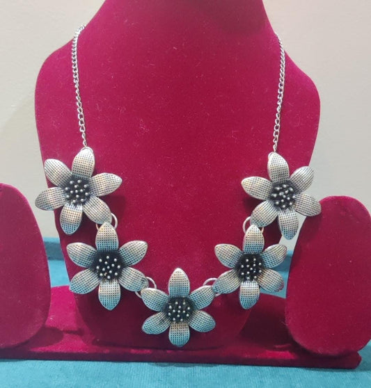 Oxidised neckpiece